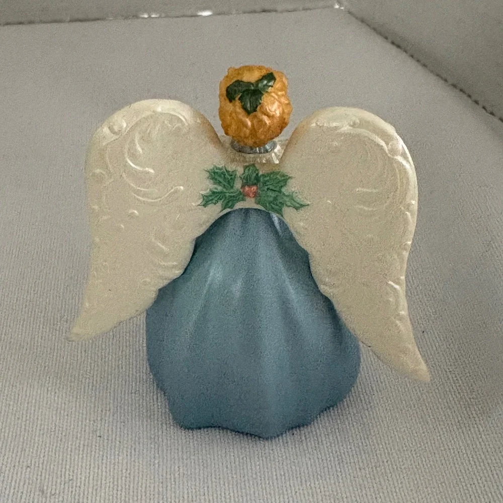 Vintage 1998 Hallmark‎ Blue Angel Figurine Heart Holly Christmas Decor 3.25 Inch